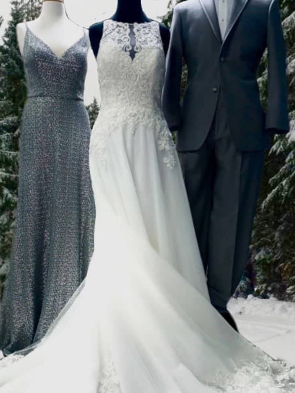 Elegant Lace Applique Wedding Dress in White